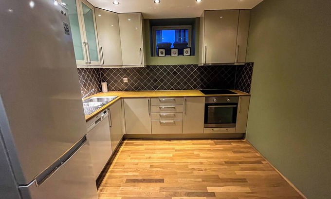 Alesund Apartment | Two-Bedroom City Apartment with Fire Place and Free Parking - Calm and Central
