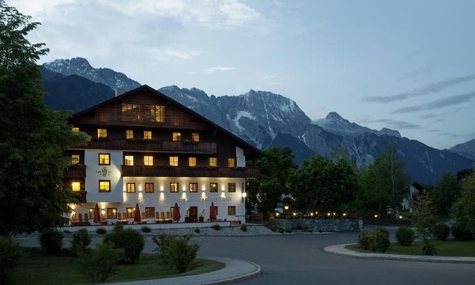 Obsteig House | Family apartment XL - s'ganz Groaße HP - DER STERN - Inn and country hotel since 1509