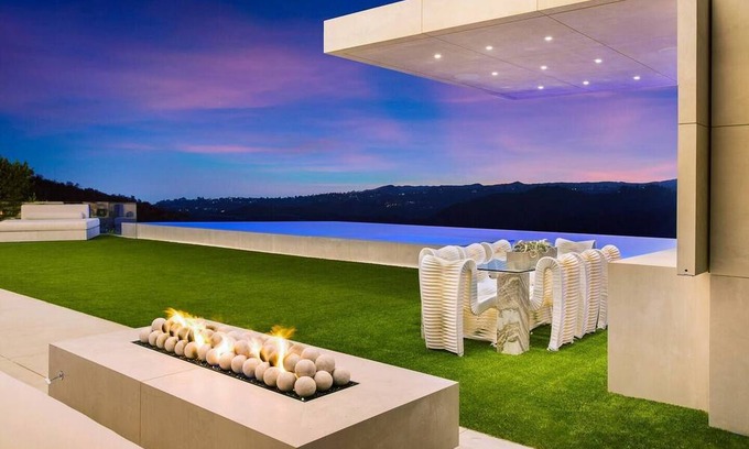 Beverly Hills House | Brand New immaculate modern home with incredible never to be disturbed panoramic views.
