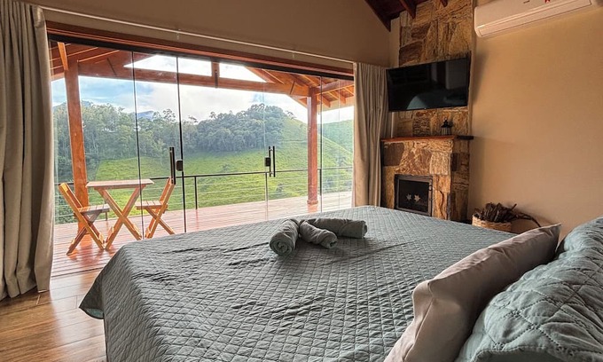 Sao Bento do Sapucai Ski Chalet | Chalé Pedra Madeira com Hidro e Café da Manhã