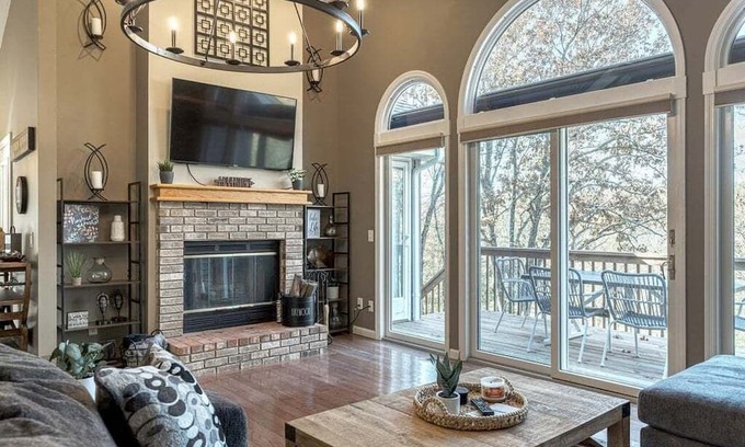 Innsbrook Ski Chalet | Hilltop Hideaway with Lake Front Access