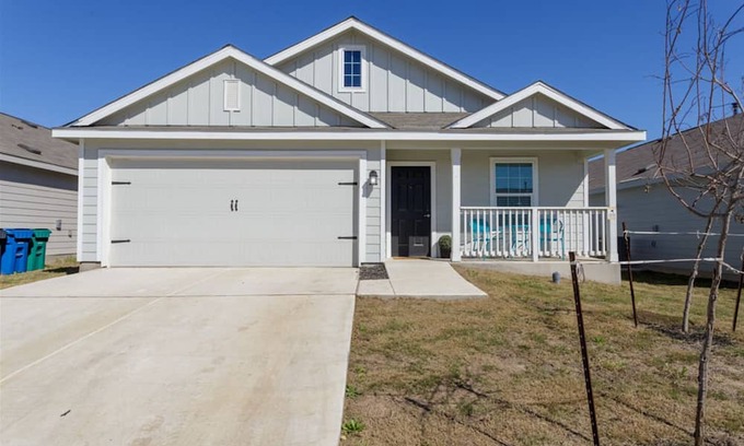 Southside House | 30+DayStay Mid-Term Rental-Mission del Lago 4BR, Ping Pong, Spacious, PETS OK