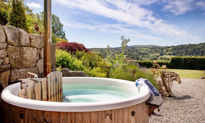 Moretonhampstead Other | Linscott Farmhouse sleeps 10 guests in 5 bedrooms