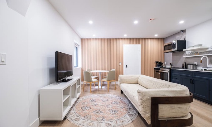 Regal Heights House | Queen Loft w/ Private Bathroom with sitting area or extra sofa bed in central TO