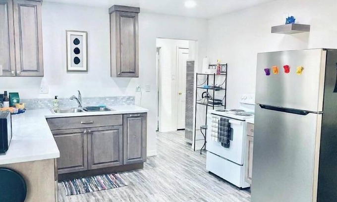 Farmington House | Relax & Unwind - Newly Remodeled Home - Private Backyard and Covered Patio.