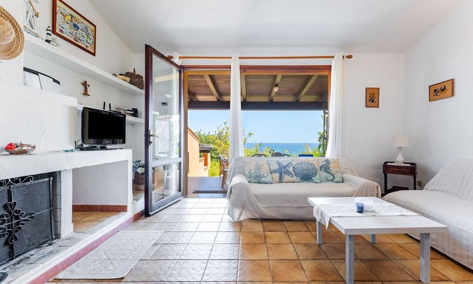Villaputzu House | Holiday Home 'Villa Corallo' with Sea View, Wi-Fi and Air Conditioning