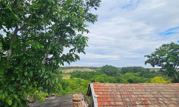 Vardar Region Apartment | Triple Room with Mountain View - Arаbeska Family Winery & Apartments