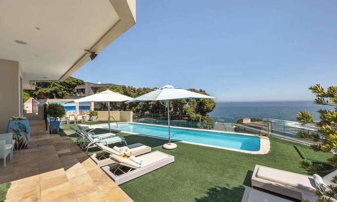 Bantry Bay Villa | Indulge in Lavish Comfort at Villa Stanleon