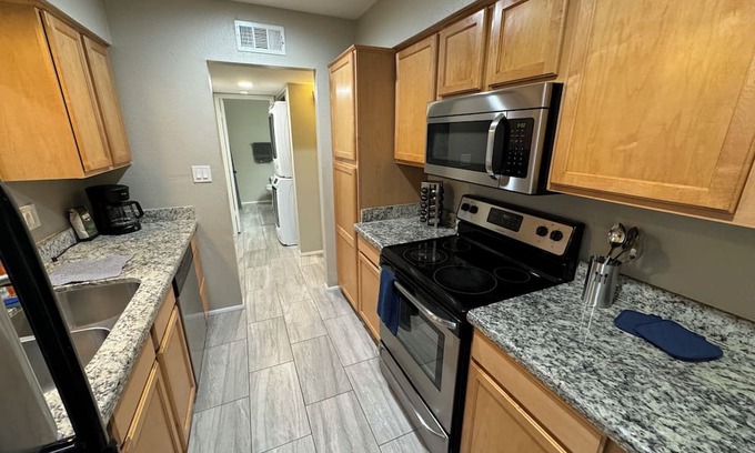 Litchfield Park Condo | Cozy, Feel at home condo 5 min. away from Bashes, local coffee shops, and park!