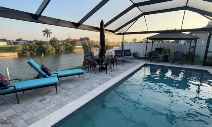 Fort Myers Cabin | Amanecer en la Piscina