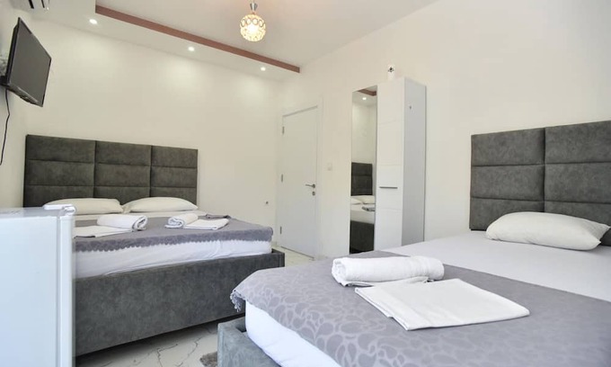 Gjerana Apartment | Studio w Balcony 6 min to Beach in Montenegro
