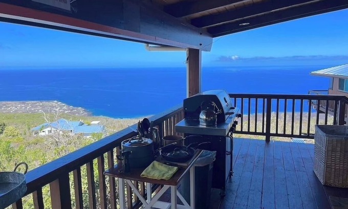 Captain Cook House | Serenity Hale on Kona Coast with spectacular ocean view