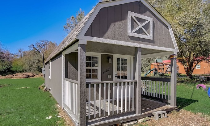 Spring Hill Cabin | Your cozy farm retreat. Nature + chickens: happy!