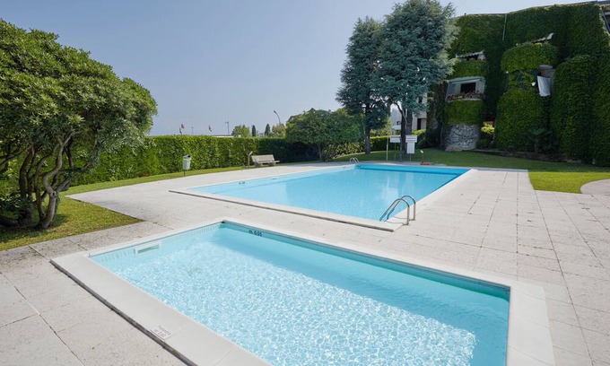 Desenzano del Garda Apartment | [100mt Lake] Accogliente Appartamento per 6 Persone con Piscina e Parcheggio