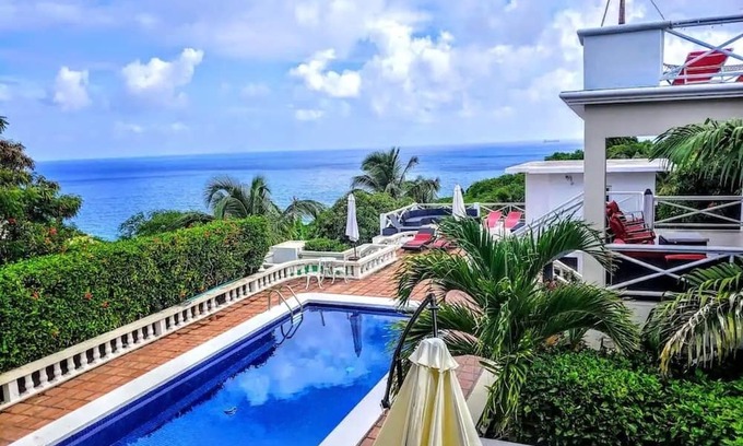 St. John's House | 2BR, Aircon, w/Pool House Access