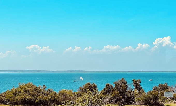 Ventnor Apartment | Waterfront! "The Nest'" boasts beautiful water views over Western Port Bay.