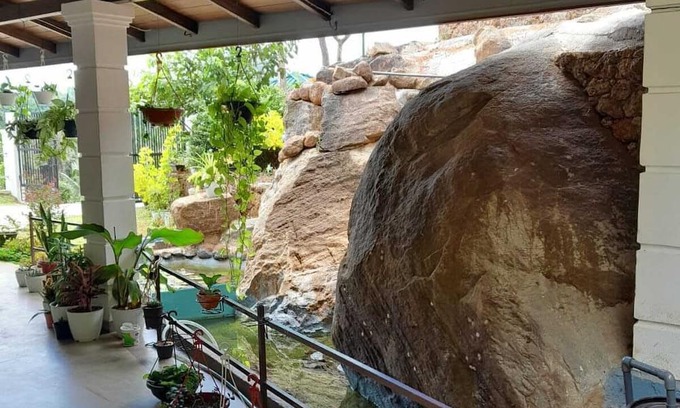 Naula House | A cozy bungalow on a mountain with a majestic view!