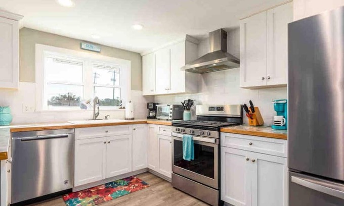 Carteret County House | Water View w/ 2 Bedrooms and Large Porch
