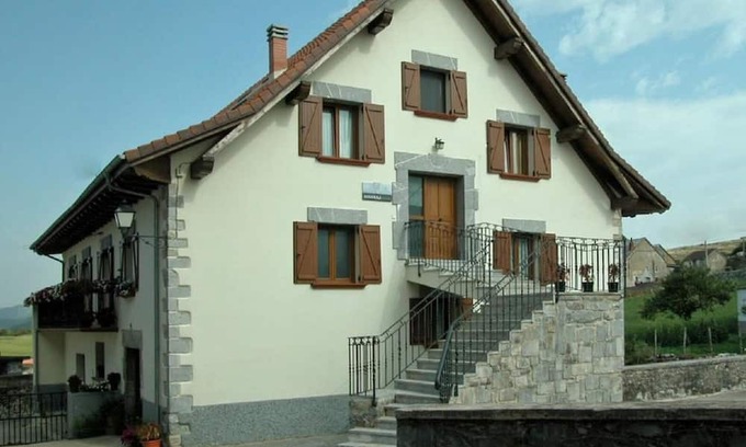 Villanueva de Aezcoa House | Holiday Home 'Casa Aguerre' with Mountain View, Private Terrace and Wi-Fi