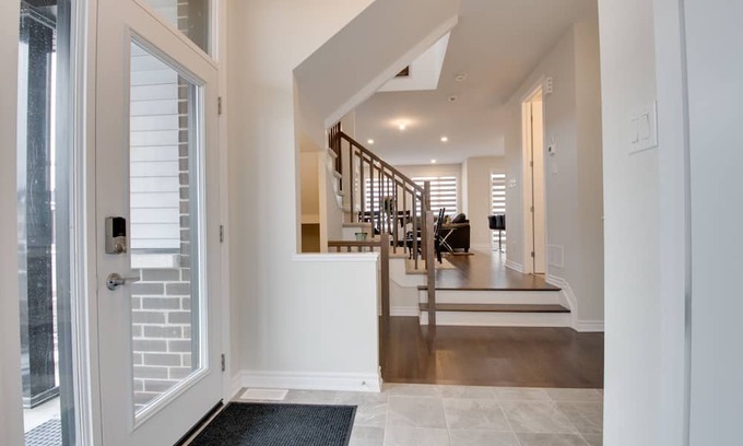 Ottawa Division House | Peaceful House at Barrhaven Ottawa