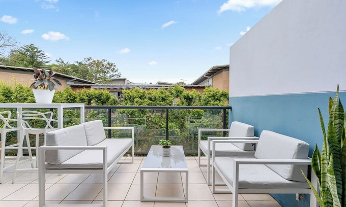 Beacon Hill Apartment | Blissful Hideaway in Brookvale - Huge Balcony!