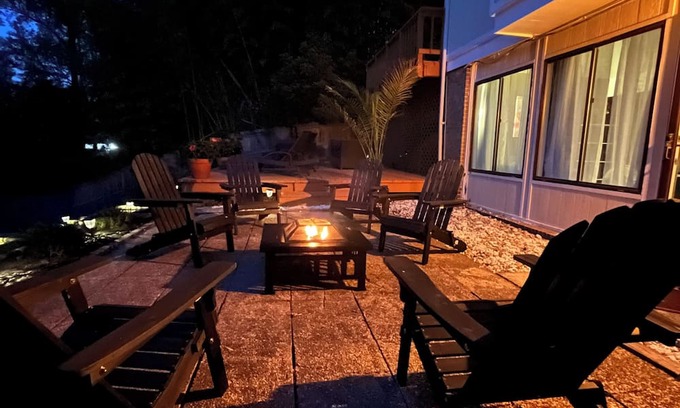 Oxon Hill House | Amazing 5BD Theater room, Game Lounge, Yoga & more—National Harbor/DC