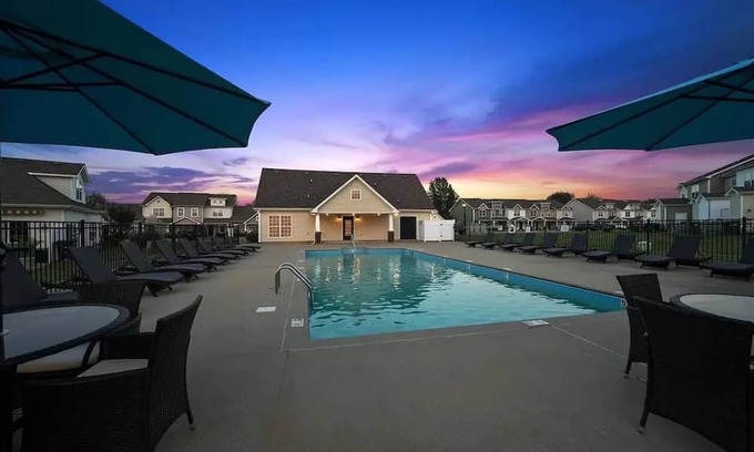 Clarksville House | Centrally located Townhome with Pool Access and game room