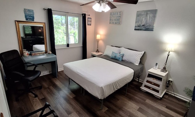 North Beach Condo | Beach Retreat in Atlantic Beach, FL