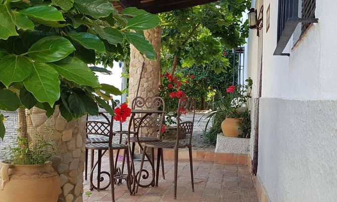 Jimena de la Frontera House | Holiday Home 'Casa El Horno' with Mountain View, Private Pool and Wi-Fi