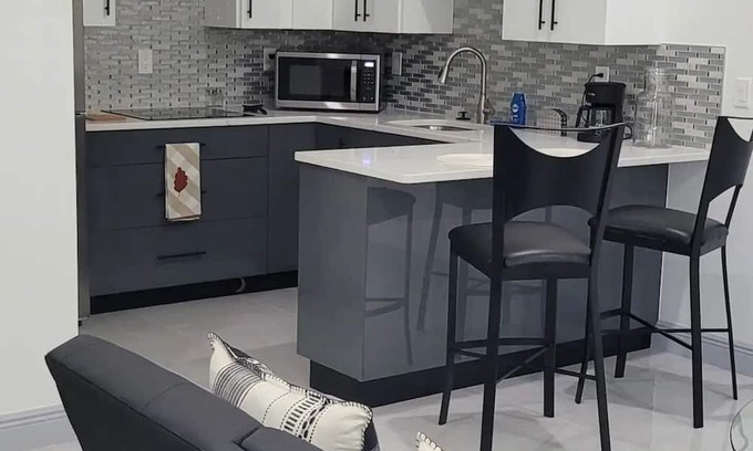 Buckingham Boat Rental | Lovely newbuilding 1 bedroom vacation parking freenn