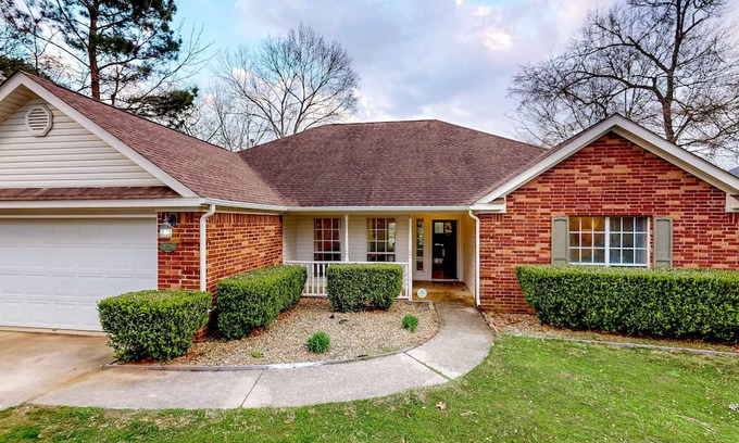Mid America House | Beautiful home with enclosed backyard, streaming, back deck, games, central AC