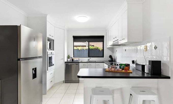 Urangan House | Relax at Moonstone-Moonstone dr