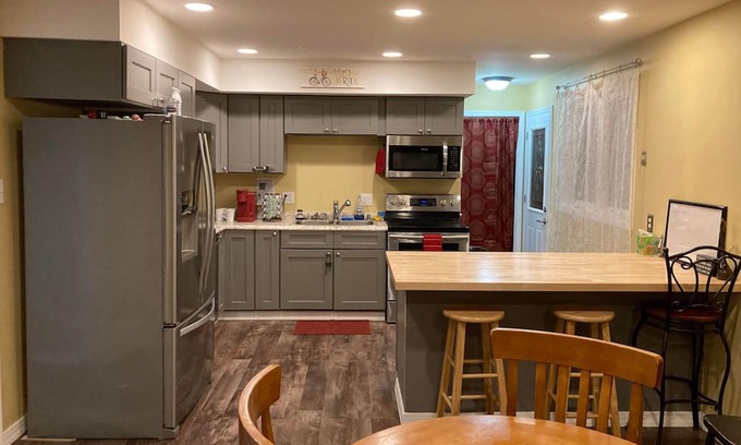 Ellettsville House | Charming 3-bedroom house in Ellettsville w/ Fiber internet & backyard fire pit