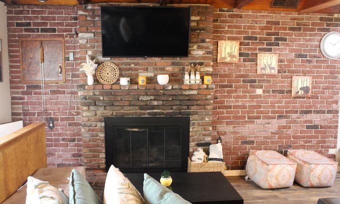 Crestline Cabin | Cozy 2-bedroom cabin in lovely Crestline with WiFi, AC, gated yard and patio.
