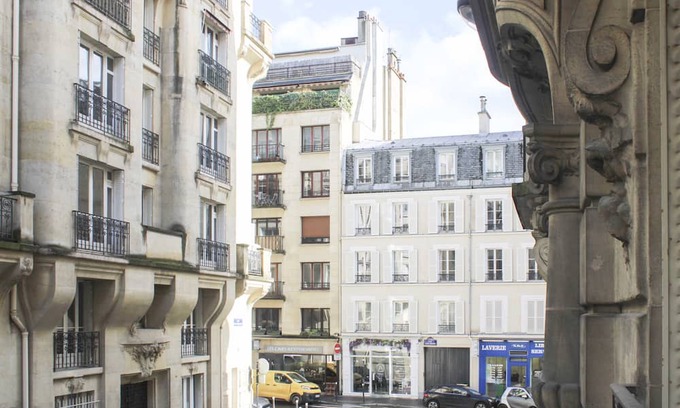 Quartier de la Plaine-de-Monceaux Apartment | Spacious Haussmannian apartment, in Paris 17th