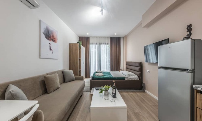 Rade Apartment | Comfy City Center Studio Apartment - City View