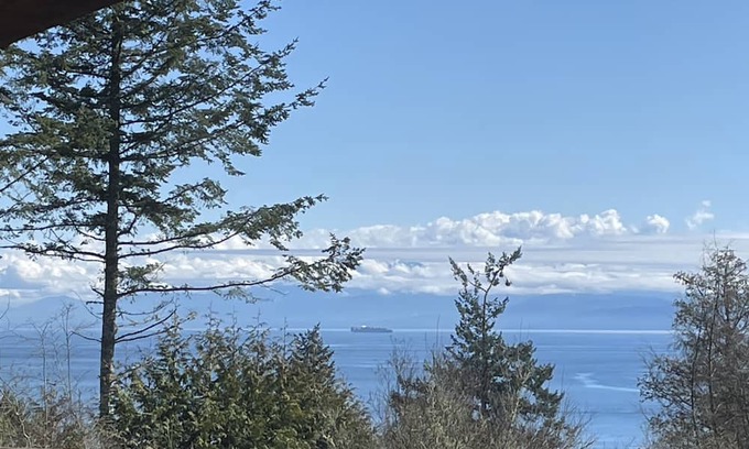 Juan de Fuca Electoral Area Apartment | Sooke Vacation apartment overlooking the Juan De Fuca Straits, amazing sea views
