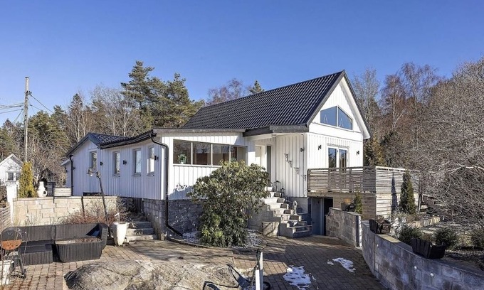 Olofstorp Villa | Mysigt hus med Jacuzzi i Olofstorp