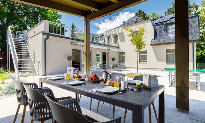 Balatonszarszo Apartment | Lovely apartment for 6 people with WIFI, A/C, TV, patio and parking