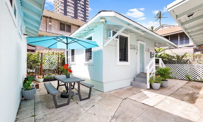 McCully - Moiliili House | Cozy 1BR/1BA Hawaiian Hideaway - Ideal for Couples, Near Top Attractions
