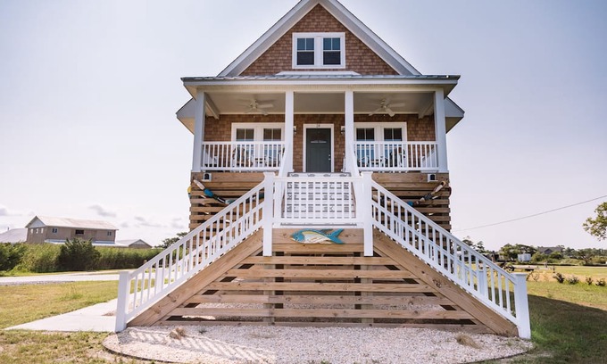 Wanchese Cottage | Perfect fishing village retreat with boat parking