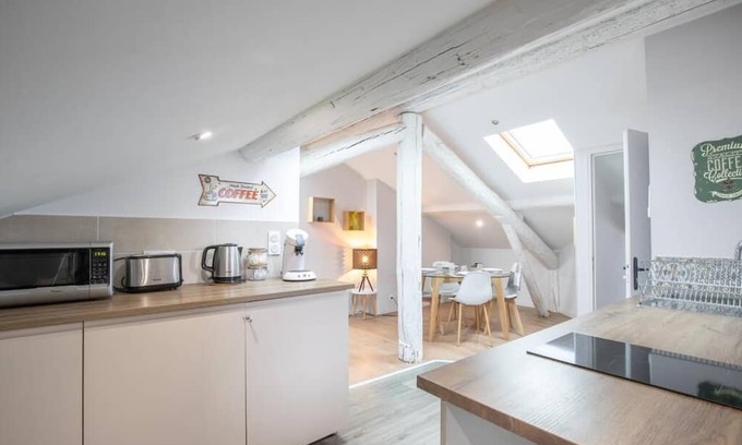 Gares Apartment | La Chic Comédie - Magnifique 2 Chambres Avec Salles de Bains Privatives - Wifi