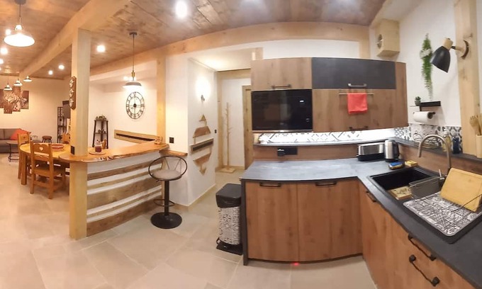 Saint-Nicolas-la-Chapelle Apartment | Appartement Rénové La Chapelle des Myrtilles