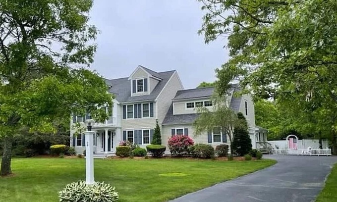 Mashpee Apartment | In law apartment, walk to Mashpee Commons for restaurants, shopping