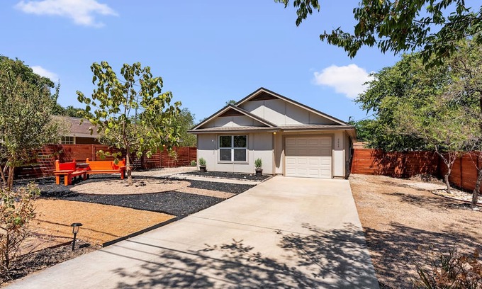 Georgetown House | Dog-friendly home in downtown Georgetown with firepit, deck, grill, cornhole, AC