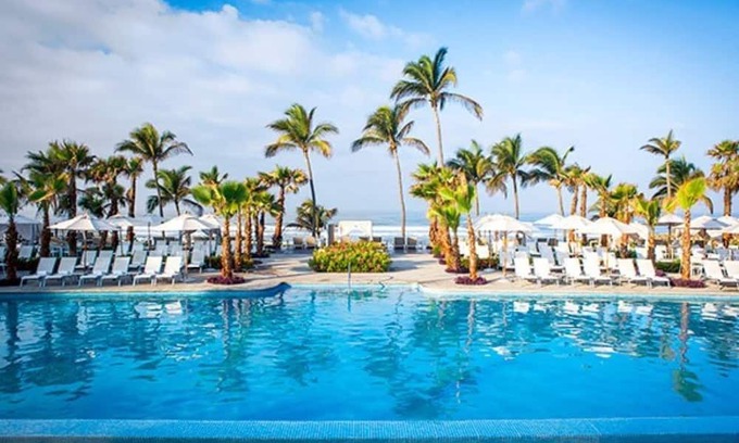 Playa Diamante Resort | Spacious 1-Bedroom Suite with Kitchen and Balcony