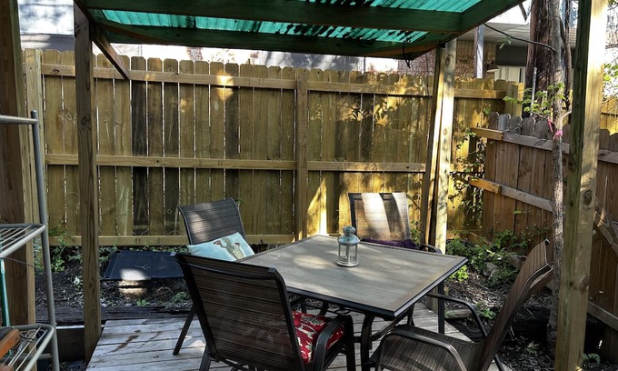 Pleasant Valley House | Key to Austin Serenity