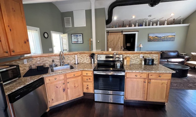 Idledale House | Creekside with a Crystal Garden on Beer Creek