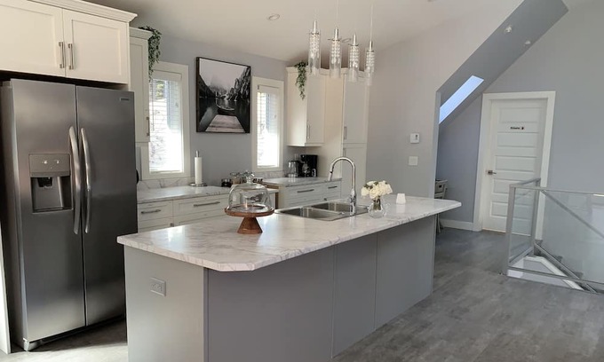 Regional District of Nanaimo Bed & Breakfast | Heritage Firs Bed & Breakfast, Qualicum Beach, BC - Fully Approved & Sleeps 4