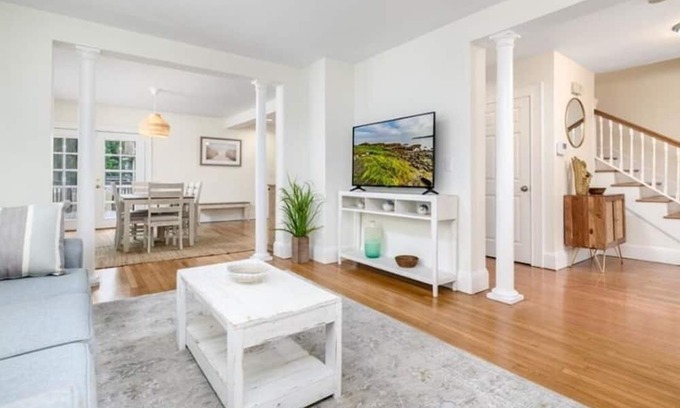 Black Rock Historic District House | Immaculate 4-Bed House close to the beach